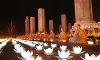 Ceremonia de farolillos por la paz resalta en el Día de Vesak 2019 en Vietnam