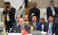 PM Phuc attends plenum of 34th ASEAN Summit