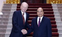 Primer ministro de Vietnam se reúne con expremier canadiense