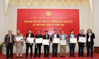 Evalúan aportes de Unión de Asociaciones de Literatura y Artes de Vietnam al desarrollo nacional