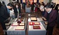 Resaltan huellas históricas del Partido Comunista de Vietnam en una exposición  