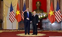 Dirigentes de Vietnam y Estados Unidos se felicitan por 25 años de relaciones diplomáticas