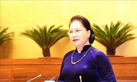 La líder del Legislativo recibe a los maestros y administradores de educación más sobresalientes de Vietnam