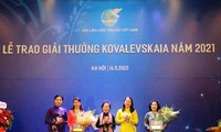 Dos científicas vietnamitas condecoradas con el Premio Kovalevskaia