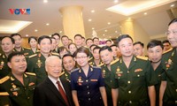 El máximo líder político de Vietnam alienta aportes del sector joven militar al desarrollo nacional