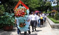 Jóvenes vietnamitas en el extranjero rinden tributo al Presidente Ho Chi Minh