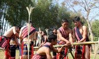 Singular ceremonia de construcción del acueducto del pueblo Xo Dang