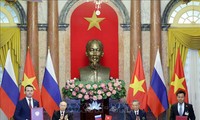 Medios internacionales siguen cubriendo visita del presidente ruso a Vietnam