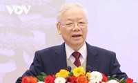 El secretario general Nguyen Phu Trong ante los ojos de diplomáticos