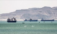 Los ingresos del Canal de Suez caen un 60 %