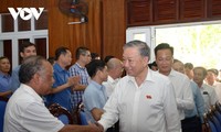 Máximo líder de Vietnam se reúne con votantes en Hung Yen