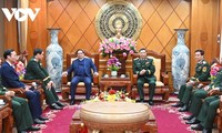 Primer Ministro de Vietnam visita la Academia de Defensa