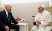 Joe Biden entrega al Papa Francisco la más alta distinción civil de Estados Unidos