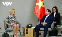 Primer Ministro de Vietnam se reúne con la presidenta del Partido Comunista de Bohemia y Moravia