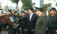 Presidente de Vietnam visita Mando de Guardia en vísperas del Año Nuevo Lunar 2025