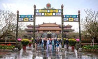 Sitio Patrimonial de Hue recibe a miles de visitantes para celebrar el Tet 2025