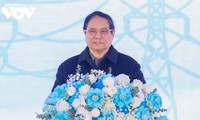 Primer Ministro de Vietnam asiste al inicio de las obras de una línea de transmisión eléctrica clave