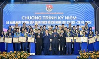 Premio Ly Tu Trong en honor de los 100 destacados líderes de Unión de Jóvenes  Comunistas Ho Chi Minh 