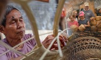 Oficio tradicional de tejido de ratán y bambú en Hanói: Más de 400 años de permanencia y desarrollo