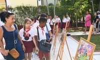 Estudiantes cubanos muestran interés por la cultura y la historia de Vietnam