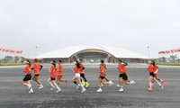 Vietnam bate un récord con miles de corredores vestidos con la camiseta nacional