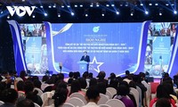 Primer Ministro de Vietnam asiste al balance del programa de apoyo al emprendimiento femenino