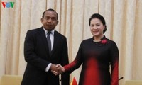 Vietnam refuerza lazos con los parlamentos de Filipinas y Timor-Leste