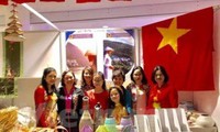 Participa Vietnam en Feria caritativa en Ucrania 