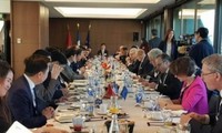 Vietnam y Francia comparten experiencias sobre la construcción de un gobierno electrónico