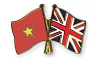 Líderes vietnamitas transmiten felicitaciones a dirigentes británicos por aniversario de relaciones diplomáticas