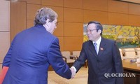 Vicepresidente de Asamblea Nacional de Vietnam recibe a delegación del Parlamento Europeo