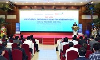 Primer ministro de Vietnam trabaja con autoridades de Hoa Binh