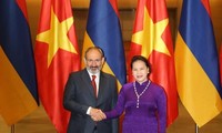 Líder parlamentaria de Vietnam recibe al primer ministro de Armenia 