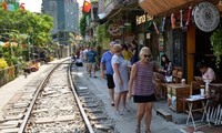 Cafeterías al borde del ferrocarril de Hanói