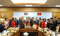 Vietnam y Reino Unido firman memorando de entendimiento sobre cooperación educativa