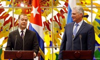 Premier de Rusia visita Cuba