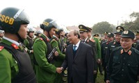 Premier vietnamita visita unidad de Respuesta Rápida de las Fuerzas de Seguridad Pública 