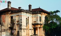 La belleza de la antigua villa de la estación de transmisión de Bach Mai