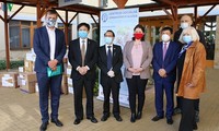 Comunidad vietnamita en República Checa contribuye a la prevención de Covid-19