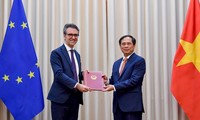 Vietnam entrega notas a la Unión Europea sobre la aprobación de los acuerdos EVFTA y EVIPA