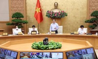 Teleconferencia entre el Gobierno vietnamita y las localidades sobre el combate contra el coronavirus 