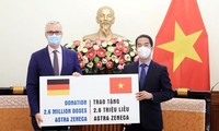 Vietnam recibe 2,6 millones de dosis de vacuna contra covid-19 donadas por Alemania 