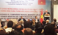 Premier cubano reunido con representantes de la Asociación de Amistad Vietnam-Cuba