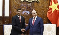 Presidente de Vietnam recibe a embajadores salientes de Sri Lanka y Camboya