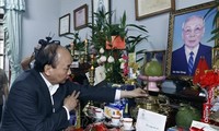 Presidente de Vietnam realiza visita a familiares de difuntos líderes del Partido y del Estado