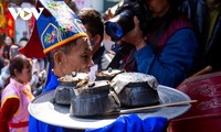 Competición de cocinar arroz en el pueblo de Thi Cam