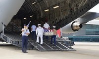 Realizan ceremonia de repatriación de restos de soldados estadounidenses