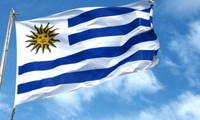 Líderes de Vietnam felicitan a Uruguay por su Día Nacional