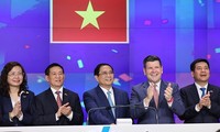 Pham Minh Chinh toca la campana para abrir nueva sesión en NASDAQ