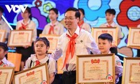 Presidente asiste a celebración del Festival del Medio Otoño en Binh Phuoc